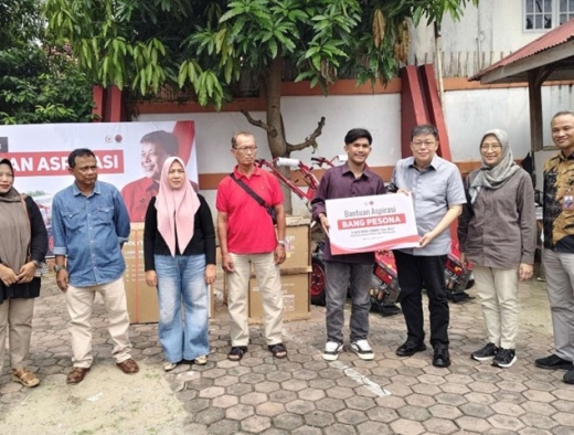 Alex Indra Lukman Salurkan Bantuan Kepada Puluhan Kelompok Tani, Perhutanan Sosial, dan Budidaya Ikan