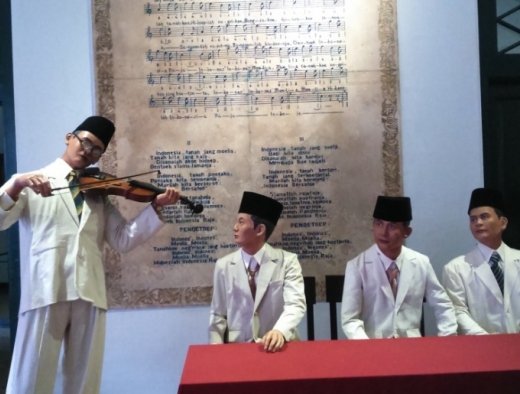 Pukul 23.00 di Kramat 106: Ketika Biola Itu Berbicara Tanpa Suara