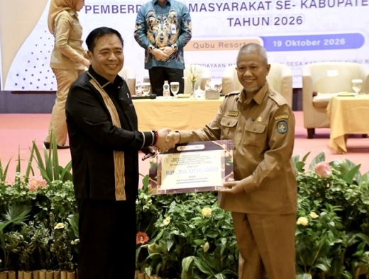 Lasarus Berikan Hadiah Umrah Bagi Qori-Qoriah Kubu Raya Peraih Emas MTQ