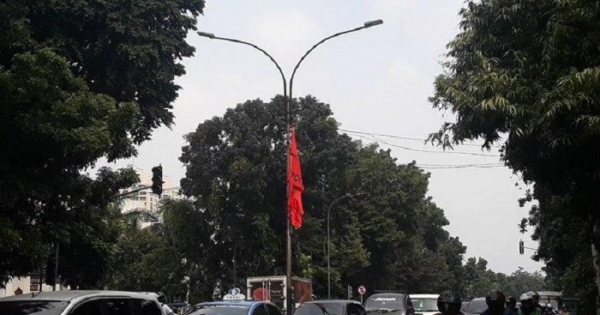 Bendera Partai di Tiang Penerangan Jalan Sudah Kantongi Izin