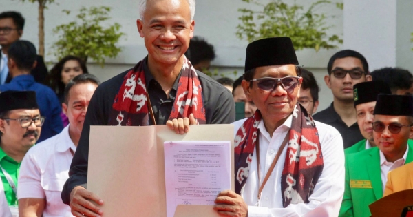 Relawan Ganjar-Mahfud Gelar Tebus Sembako Murah di Cianjur