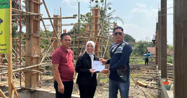 Ineu Purwadewi Sundari Salurkan Bantuan Pembangunan Masjid di Majalengka