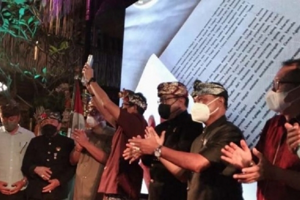 Cok Ace Hadiri Peluncuran Buku Laksana Manut Sesana di Ubud