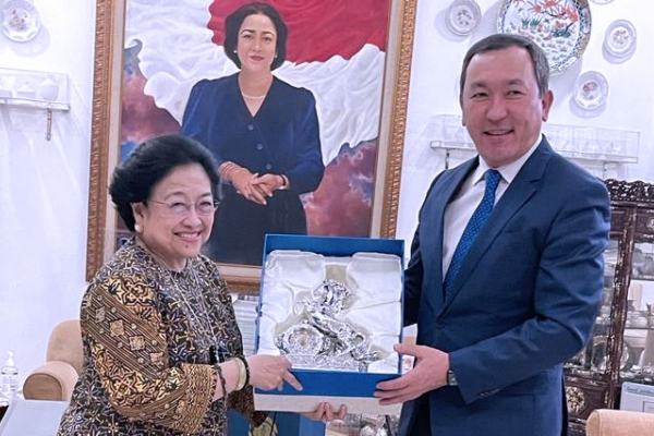 Megawati Terima Medali Yobel dari Republik Kazakstan