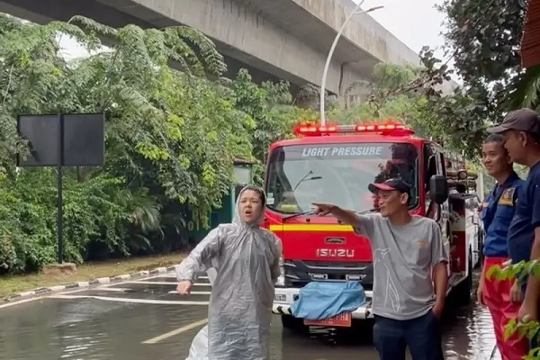 Tina Toon Terjun Langsung Monitor Banjir di Jakarta: Bukan Buat Viral-viralan