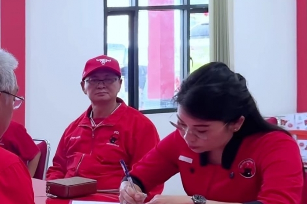 Tjhai Chui Mie Daftarkan Diri Sebagai Bakal Calon Wali Kota Singkawang