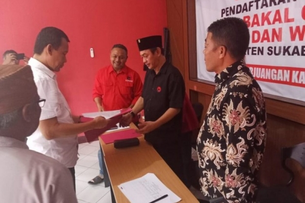 Habib Mulki Daftar Pilkada Cabup dan Cawabup di Markas DPC PDI Perjuangan Kabupaten Sukabumi