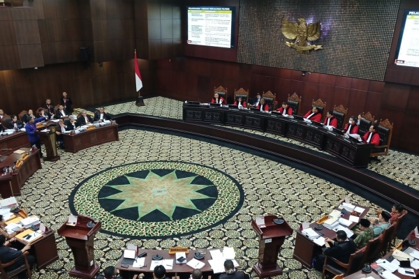 Prof Enny, Ketukan Palumu Ditunggu RA Kartini dan Dewi Keadilan