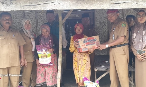 Gerak Cepat Achmad Fauzi Berikan Bantuan terhadap Warga Miskin
