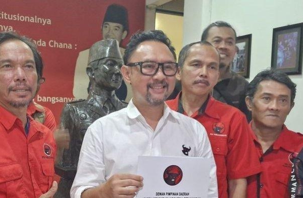 Ronal 'Extravaganza' Daftarkan Diri Sebagai Bakal Calon Wali Kota Bandung