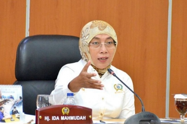 Ida Mahmudah Desak Pemprov DKI Perbaiki Trotoar yang Rusak di Jaktim