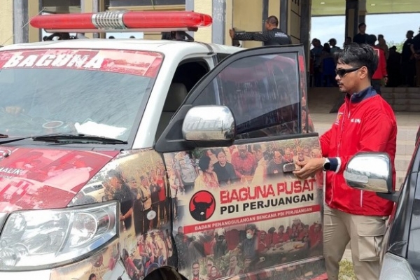 BAGUNA PDI Perjuangan Sulsel Turunkan Tim Untuk Bantu Korban Banjir di Beberapa Daerah di Sulsel