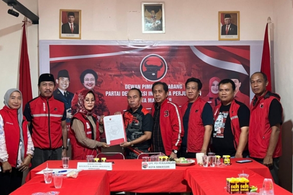 Tepat dihari Ulang Tahunnya, Puluhan Kader dan Simpatisan Ambilkan Formulir RPG Untuk Pilkada Makassar 