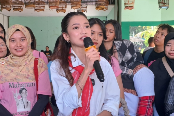 Putri Aria Bima Coba Peruntungan Mendaftar Bakal Calon Wali Kota Surakarta