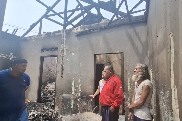 Yudha Berikan Bantuan ke Korban Kebakaran di Kampung Tambakan Kaler