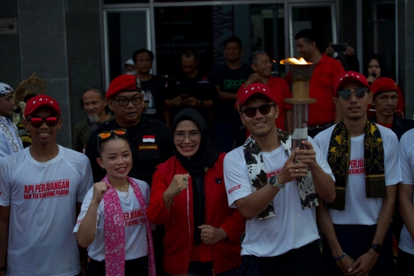 Banteng Kota Cirebon Antusias Sambut Kedatangan Obor Api Perjuangan