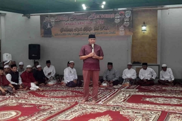 Arif Rahman Hakim Buber Bersama Sahabat ARH, Bagikan 1.800 Paket Lebaran