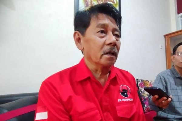 DPC PDI Perjuangan Kabupaten Kuningan Bagikan Ribuan Paket Lebaran ke Kader-kader Banteng