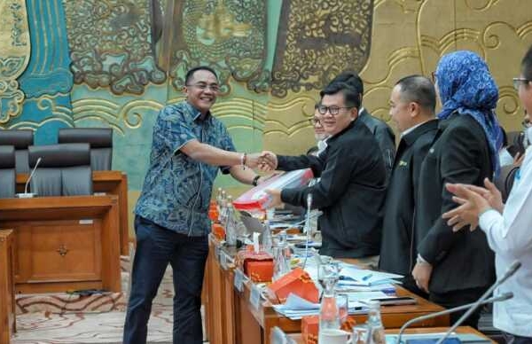 SKY Serahkan Data Kebutuhan Listrik di Kalteng ke Kementerian ESDM