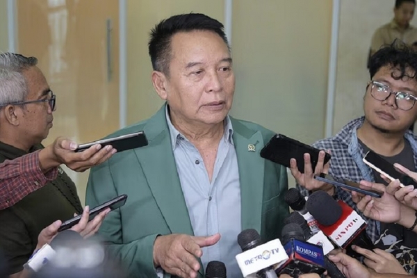 TB Hasanuddin: Pemerintah Tak Perlu Gunakan OMSP Untuk Bebaskan Selebgram AP di Myanmar