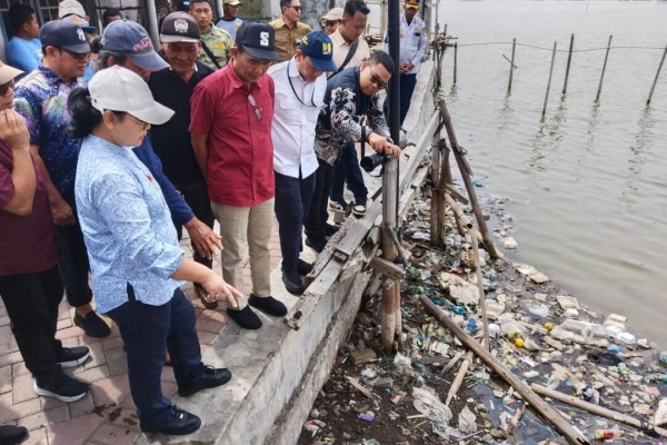 Agustina Siap Carikan Solusi Dampak Rob di Tambakrejo
