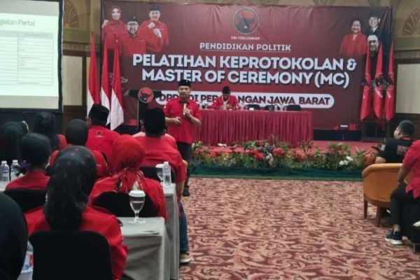 PDI Perjuangan Jabar Gelar Pelatihan Keprotokolan dan MC Bagi 150 Kader Banteng Muda