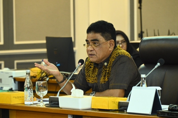 Andreas Hugo Minta Natalius Pigai Lebih Sering Turun ke Papua Barat Daya
