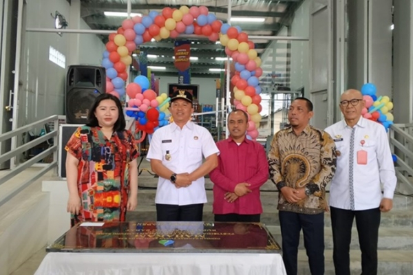 Bupati Parosil Mabsus Resmikan Mahakam Mart