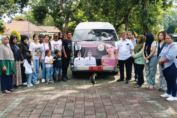 Bupati Imron Tunjukkan Dukungan untuk Talenta Daerah, Hadir Langsung Penampilan April di D’Academy 7