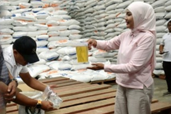 Bupati Dyah Pastikan Bantuan Pangan di Kendal Tepat Mutu dan Tepat Sasaran