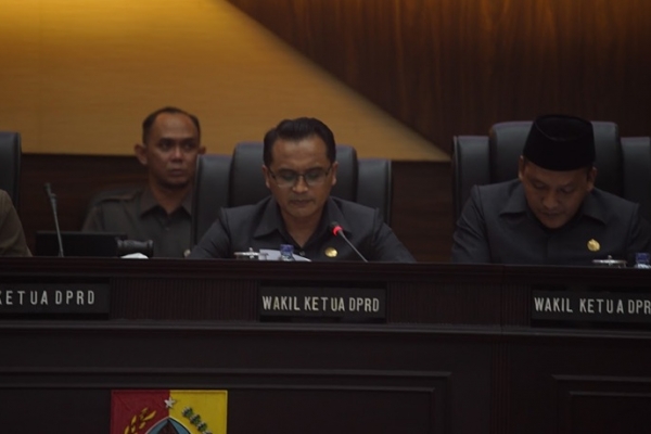 Fraksi PDI Perjuangan DPRD Jember Soroti Kemiskinan, Pendidikan Gratis, dan UMKM dalam RAPBD 2026