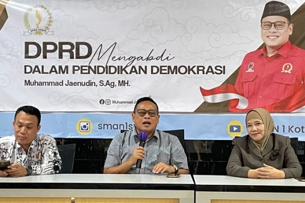 Muhammad Jaenudin Kenalkan Sistem Demokrasi dan Peran DPRD Jabar kepada Pelajar Sukabumi