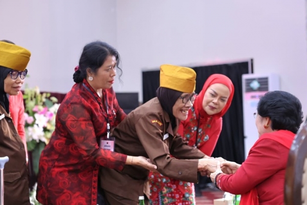 Megawati Apresiasi Veteran dan Tokoh Inspiratif di Hari Ibu PDI Perjuangan