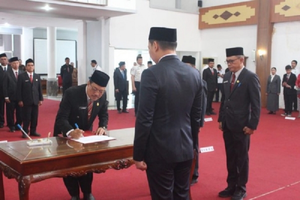 Ini Alasan Bupati Fransiskus Resmi Lantik Ambrosius Sadau Jadi Sekda Kapuas Hulu