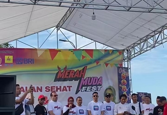 Sadarestuwati Ajak Doa Bersama Bagi Korban Bencana Sumatera di Merah Muda Fest Desa Bareng 