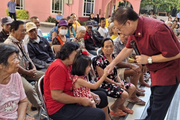 Sofyan Tan: Angpao dan Sembako Tak Buat Kaya, Pendidikanlah yang Mengubah Nasib