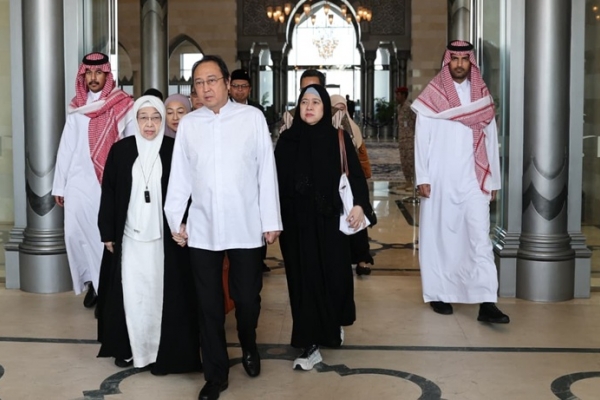 Megawati Umrah bersama Prananda dan Puan Maharani