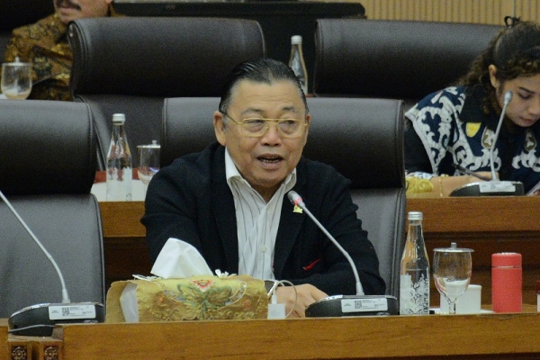 Cornelis Tolak Rencana Polri di Bawah Kementerian 