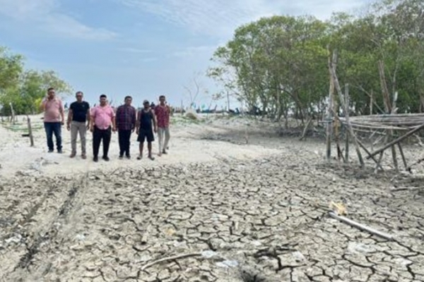 Jhon Rawansen Purba Lihat Langsung Keluhan Nelayan Terdampak Abrasi Kuala Bogak Besar