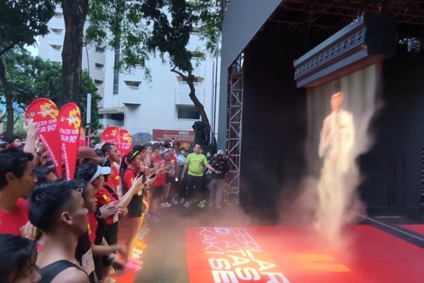 Hologram Bung Karno Bakar Semangat 10.000 Pelari Soekarno Run 2026
