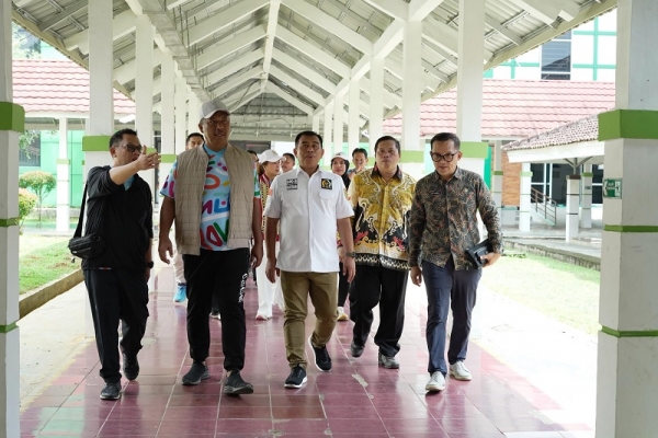 Komang Koheri Terjun Langsung Tinjau Baksos Operasi Bibir Sumbing di RSUD Demang Sepulau Raya