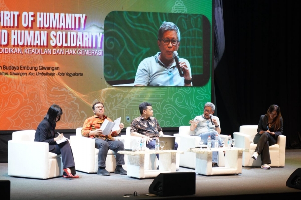 Rocky Gerung di Public Lecture Jogja: "Saya Percaya Jogja Takkan Jadi Kandang Gajah!"