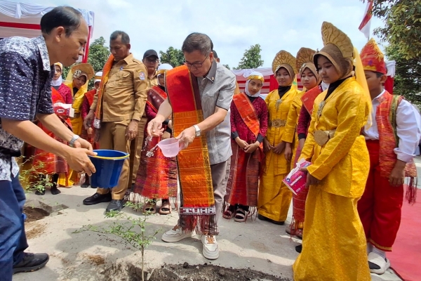 Sofyan Tan : 5 Ruang Kelas Baru Diresmikan, Gerakan Penghijauan Dicanangkan