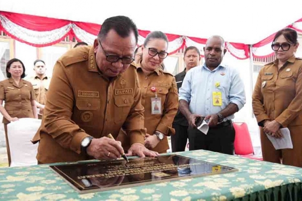 Puji Syukur, Robby Dondokambey dan Vanda Sarundajang Resmikan Labkesmas Kabupaten Minahasa