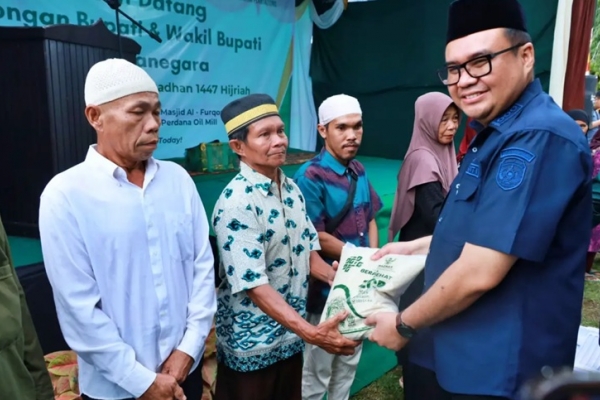 Safari Ramadan, Bupati Aulia Rahman Basri Salurkan Bantuan ke Pulau Pinang