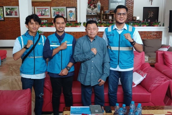 Cornelis Gandeng PLN ULP Ngabang Kolaborasi Alirkan Listrik di Dua Pelosok Desa Landak