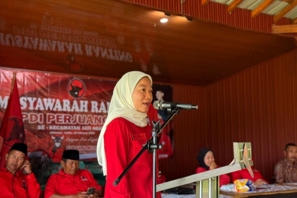 Lesty Ajak Kader Banteng Jatiagung Kompak dan Solid Besarkan Partai