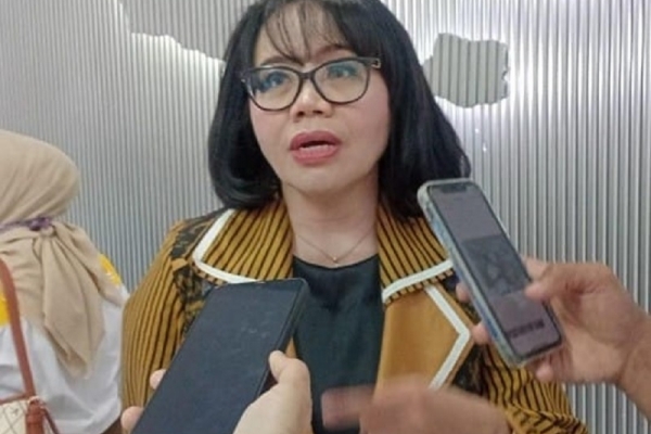 Elvi Diana: Pelemahan IHSG Akibat Perang Timteng, Alarm Bagi OJK 