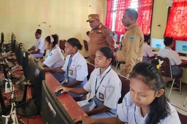 Ujian Akhir Sekolah di Manokwari Berjalan Lancar Tanpa Kendala Teknis