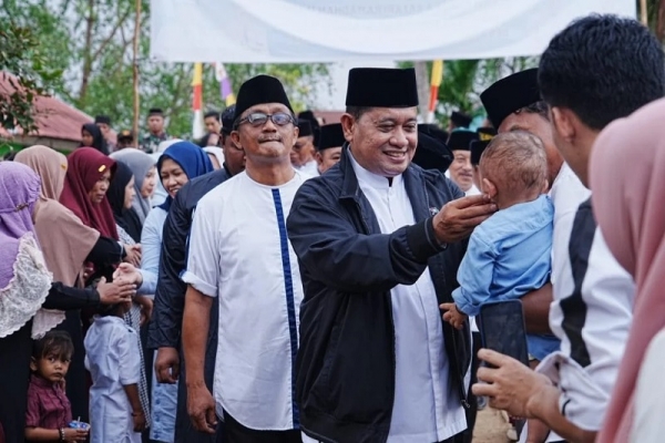 Safari Ramadan Zona IV Banyuasin, Askolani Salurkan Bantuan Uang Tunai dan Paket Sembako